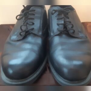 Benchmark Classic Black Leather Shoes Size 10 Wide